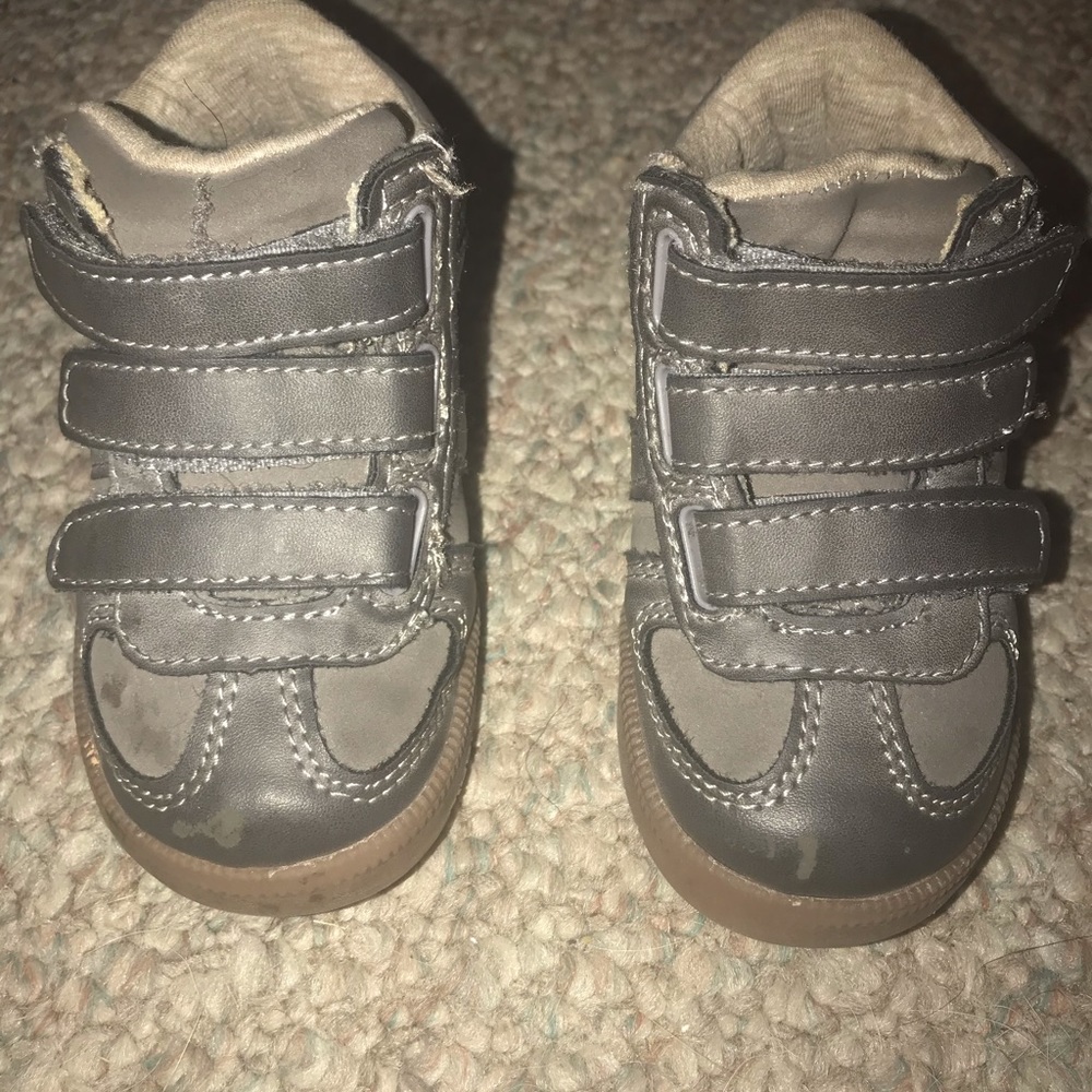 Toddler Boys Size 5 - Grayish/Olive Green color